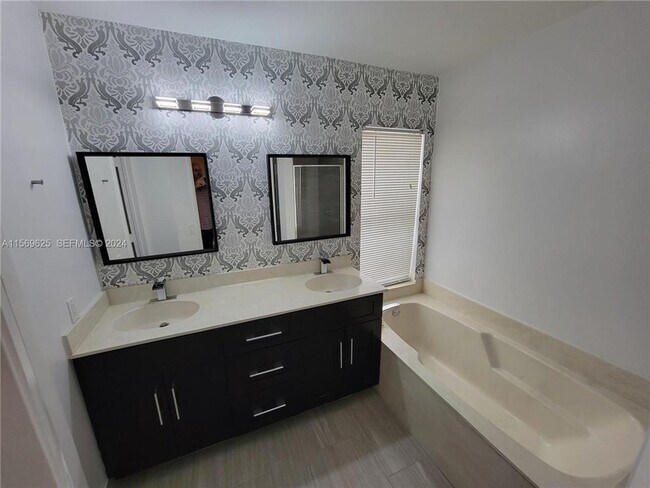 Building Photo - 928 Falling Water Rd