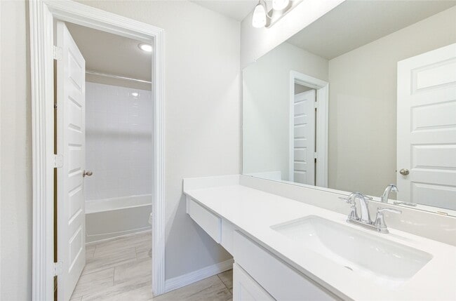 Building Photo - 821 Laguna Grn Ln