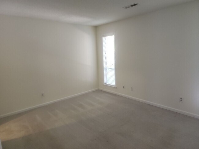 Building Photo - 4100 Sedgewood Dr
