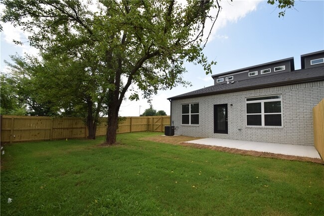 Building Photo - 646 Sun Meadows Loop