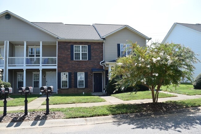 Building Photo - 1613 Oak Leaf Dr NW