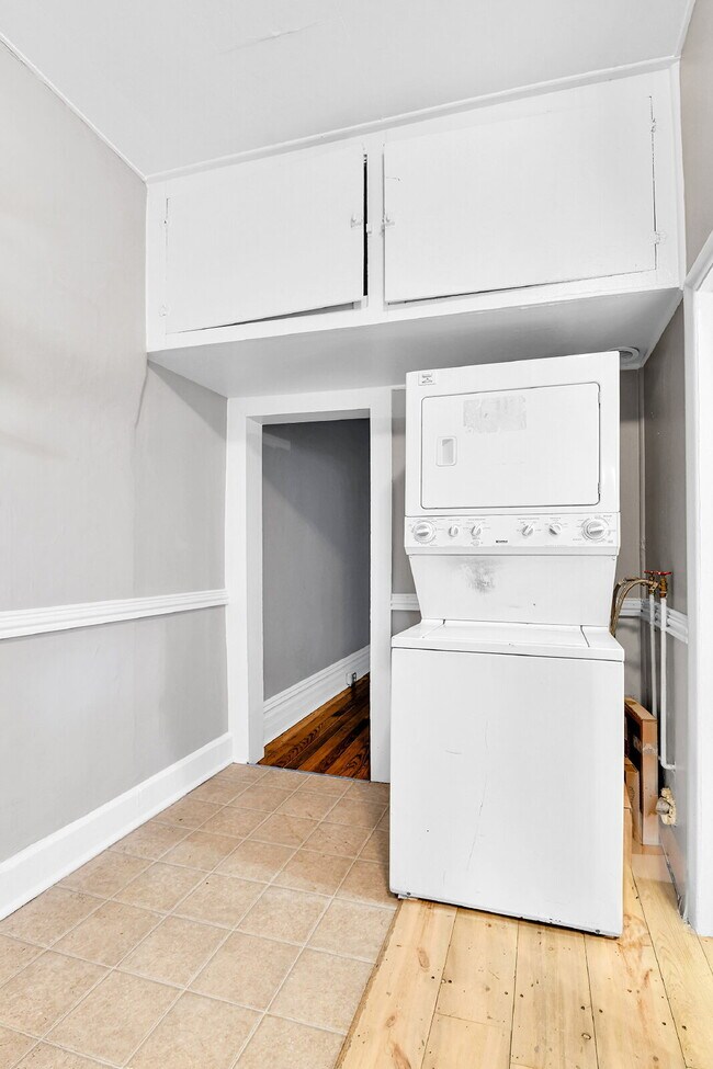 Building Photo - $1,570.00 - 1 Bed,1 Bath, Multiplex in Den...