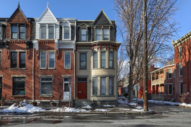 Building Photo - 206 Reily St