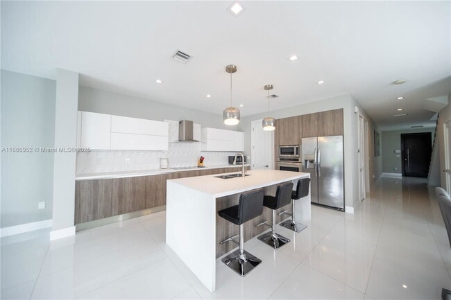 Building Photo - 3653 SW 26th St