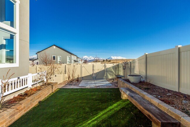 Building Photo - 4493 W Wharton Dr