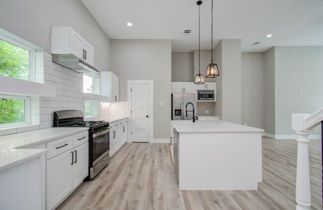 Building Photo - 2114 Oatfield Dr