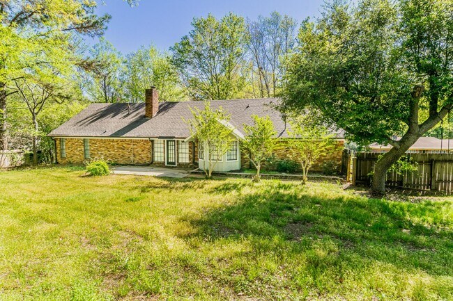 Building Photo - 703 Parker Dr