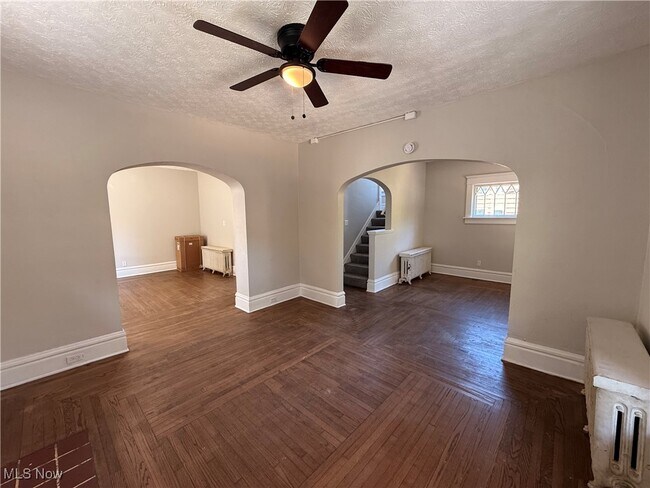 Building Photo - 842 Kenyon St