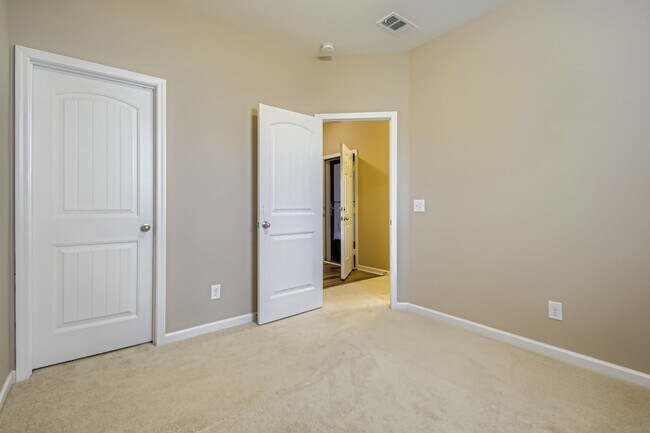 Building Photo - 2520 River Trail Dr