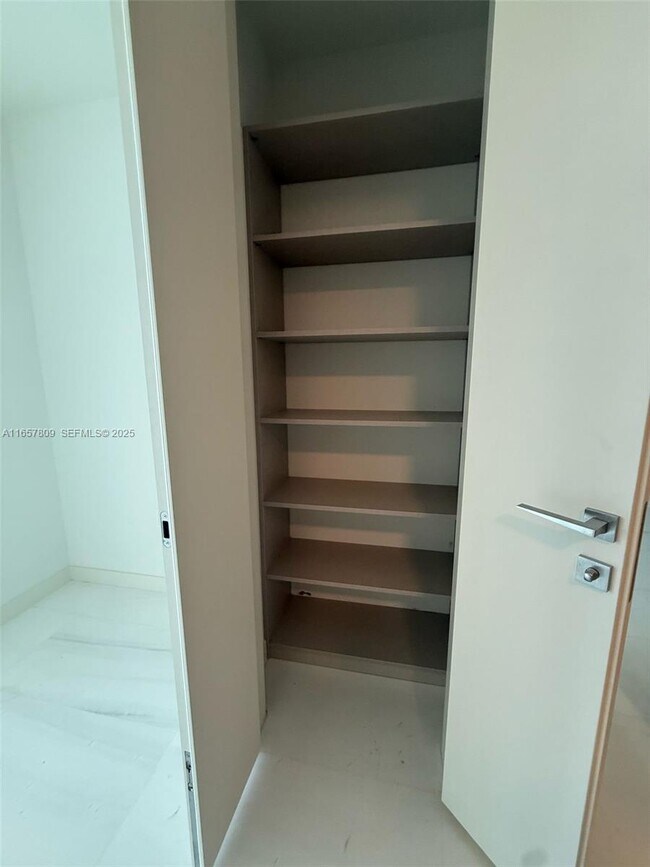 Building Photo - 300 Biscayne Blvd Way