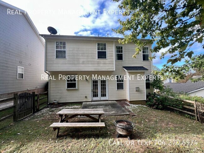 Building Photo - 10102 Old Carolina Dr