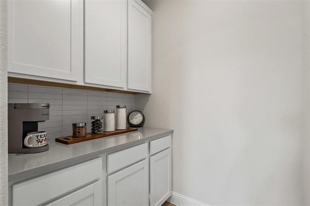 Building Photo - 1220 W Yarrow Ave