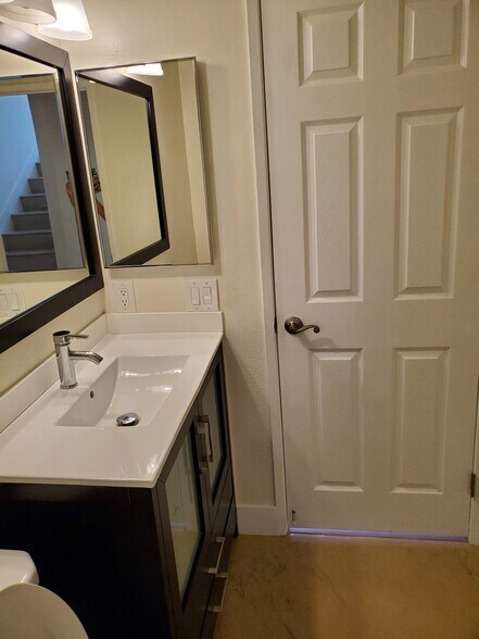 downstairs bathroom - 12330 Osborne St