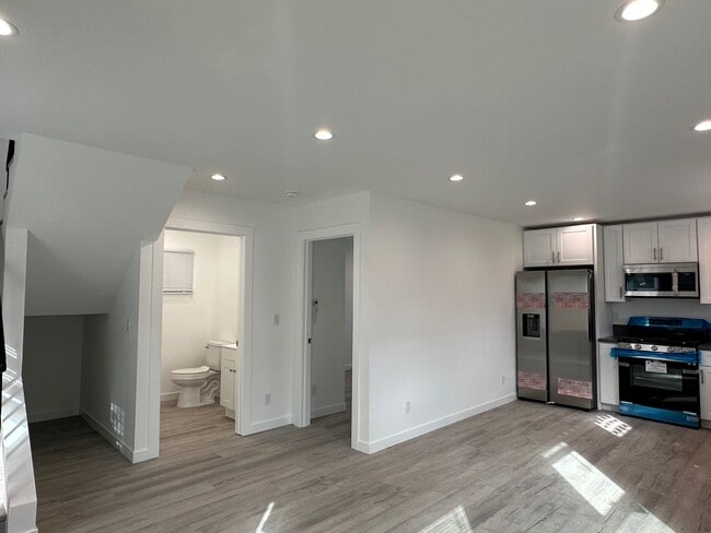 Building Photo - Stunning 3+2 ADU on a picturesque street in the sought-after Reseda neighborhood