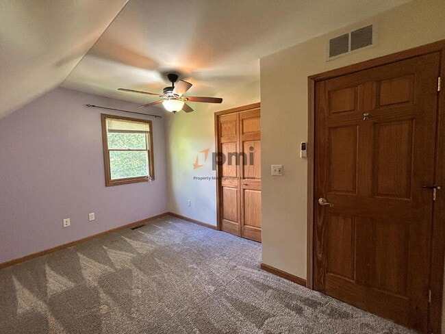 Building Photo - 5107 White Oak Terrace