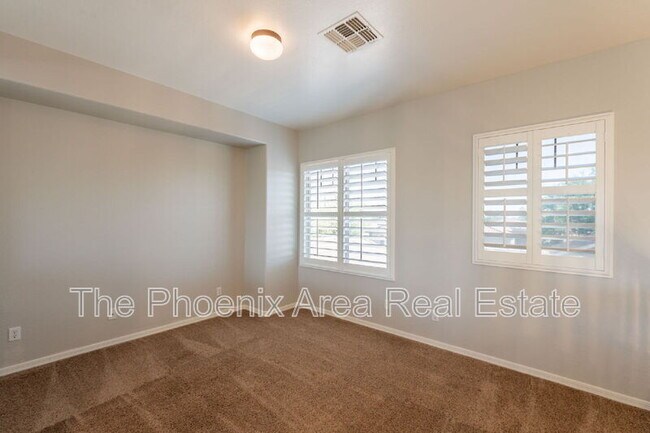 Building Photo - 716 E Runaway Bay Pl