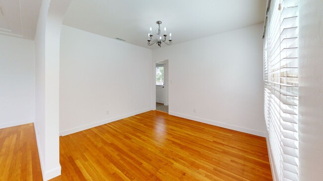 Building Photo - Charming Remodeled 2 Bed/1 Bath Home in Sa...