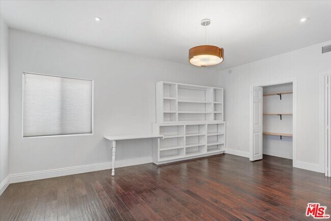 Building Photo - 4144 Nagle Ave