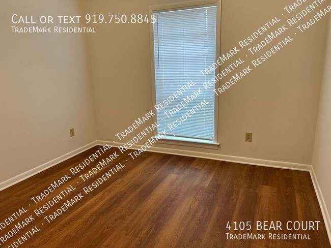 Building Photo - 2 Bedroom 2 Bath Townhome with fenced back...