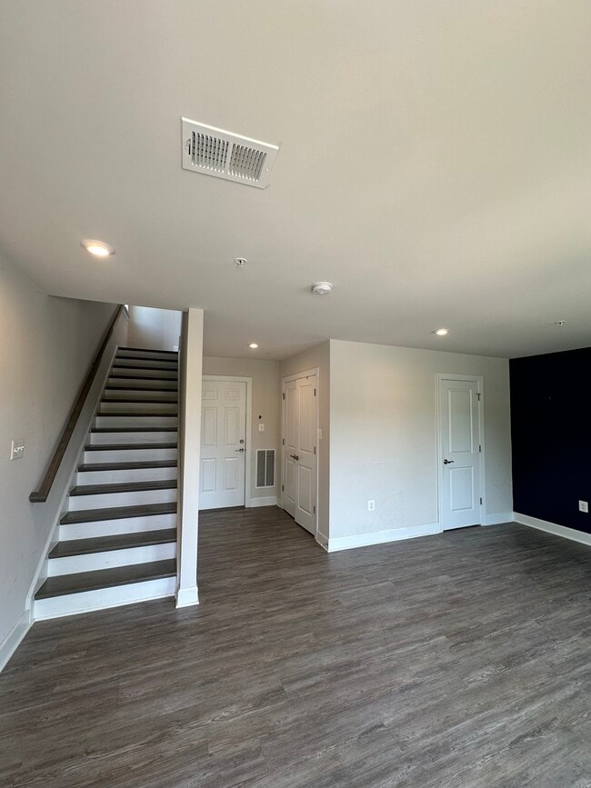 Building Photo - 131 Albany Pl