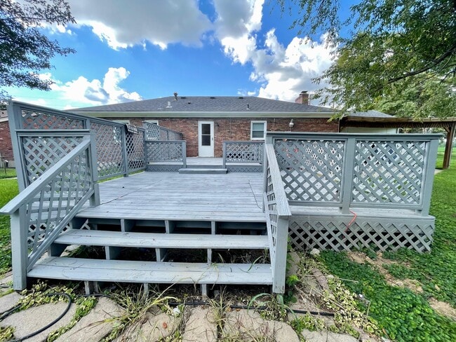 Building Photo - 7802 Brownwood Dr