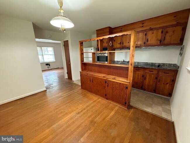 Building Photo - 117 Courtland Dr