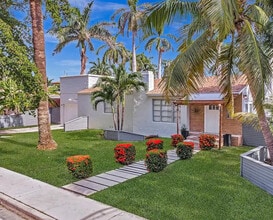 Building Photo - SUPER VILLAS