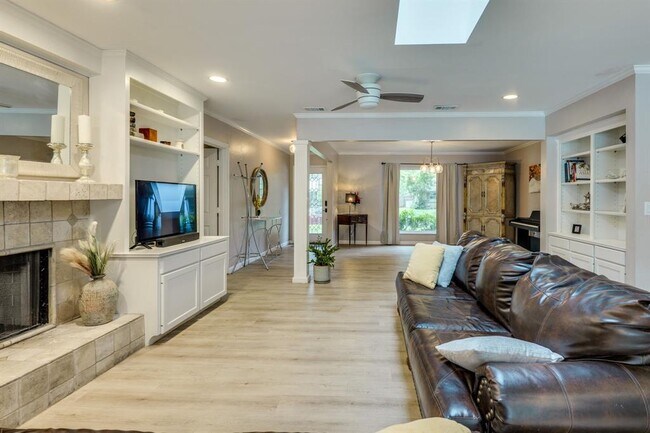 Building Photo - 3002 Stardust Dr