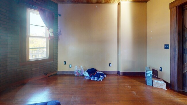 Building Photo - 12 Forest Hills St
