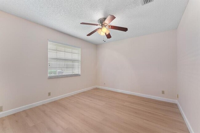 Building Photo - 5333 Pine Cir