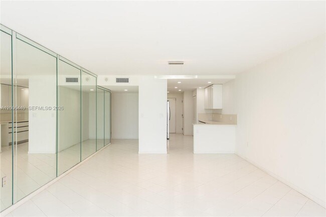 Building Photo - 600 Grapetree Dr