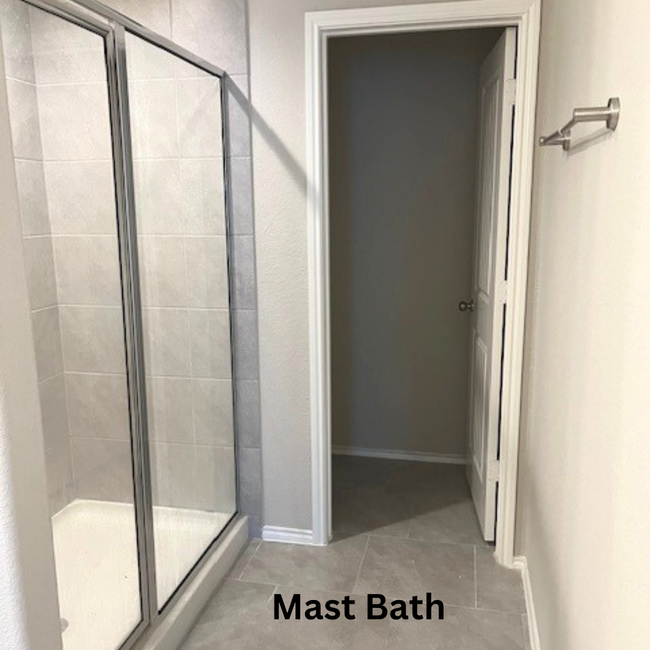 Standing shower in Mast Bath - 8310 Rose Petals Ln