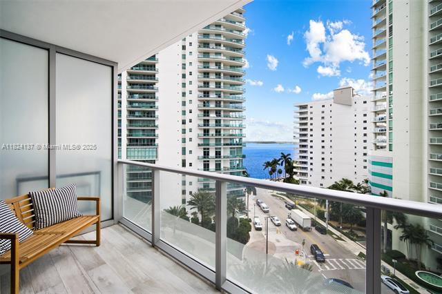 Building Photo - 1300 Brickell Bay Dr