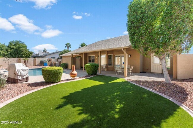 Building Photo - 8894 E Sheena Dr