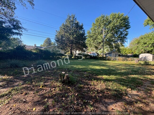 Building Photo - 3 Bedroom Home Located Near Mercy!