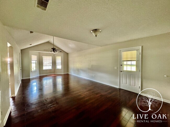 Building Photo - 220 Jamey Ln