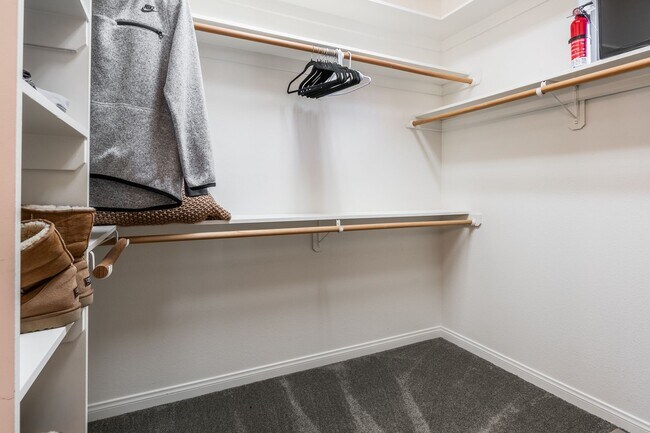 Building Photo - Mountain View Haven