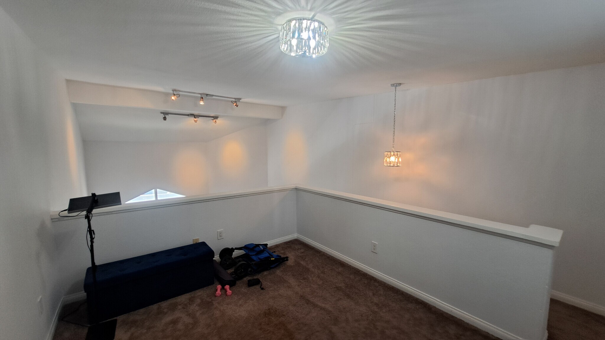 Loft - 21520 Burbank Blvd