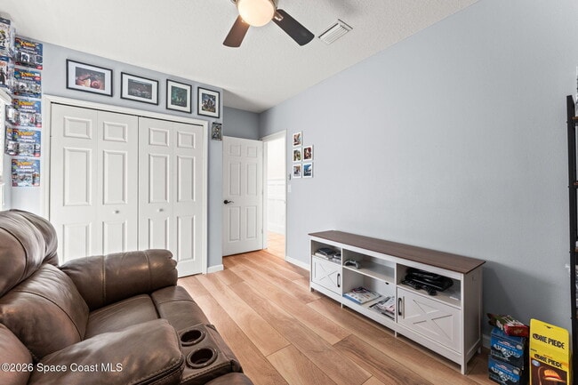 Building Photo - 553 Trymore Dr SE