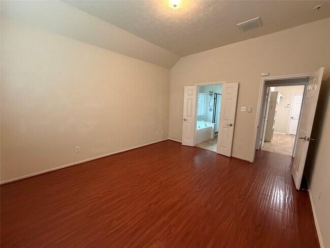 Building Photo - 6826 Pheasant Oak Dr