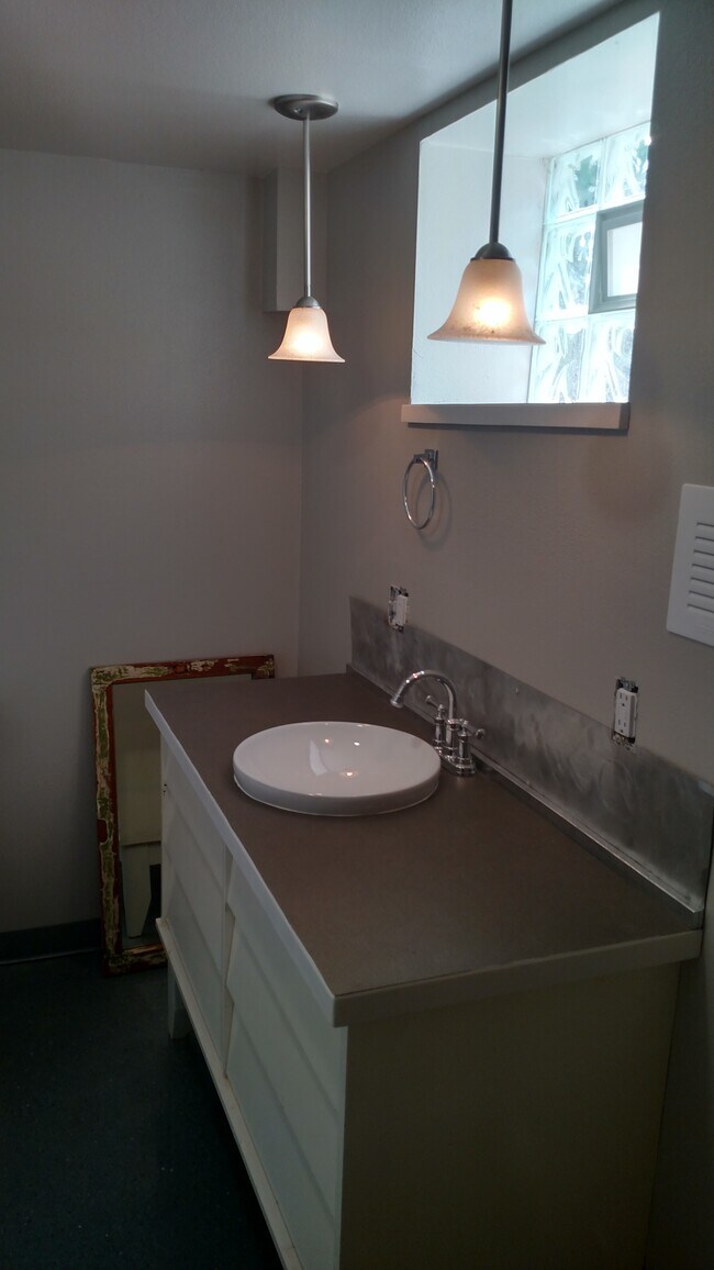 Building Photo - 15th