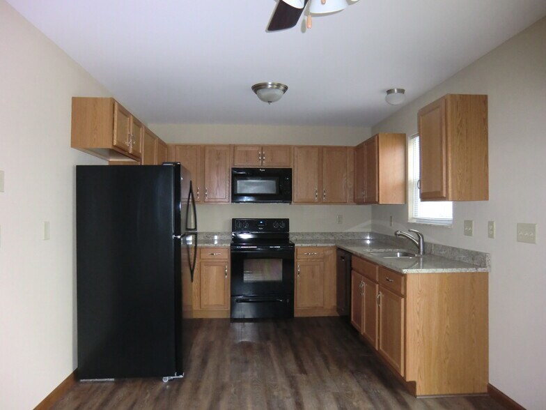 Building Photo - 2115 Suncrest