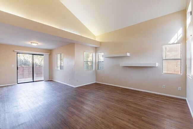 Building Photo - 630 W Cassidy Pl