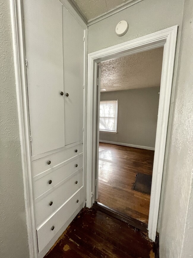 Building Photo - 111 5th Ave NW