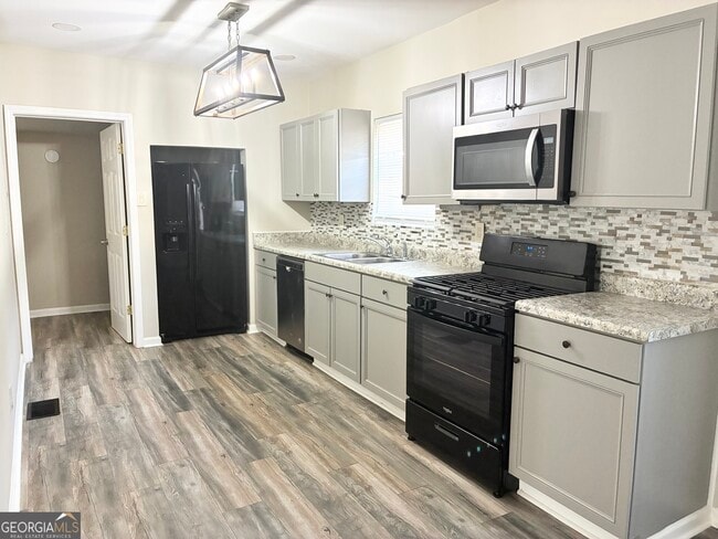 Building Photo - 1097 Fortress Ave SW