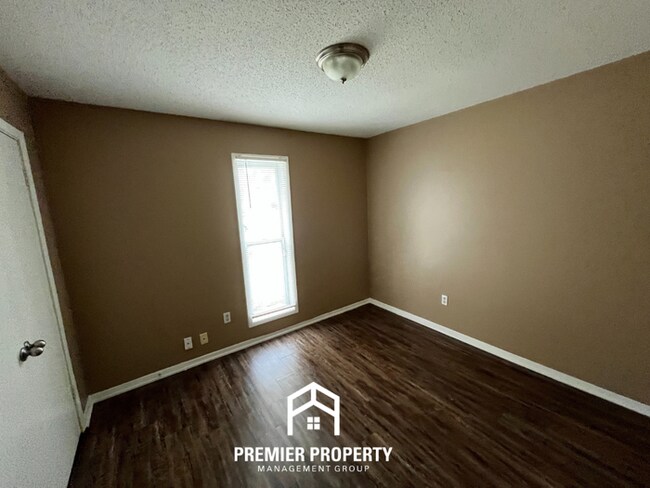 Building Photo - 3 Bedroom Home for Rent in Memphis | Formal Dining Room & Fenced Yard
