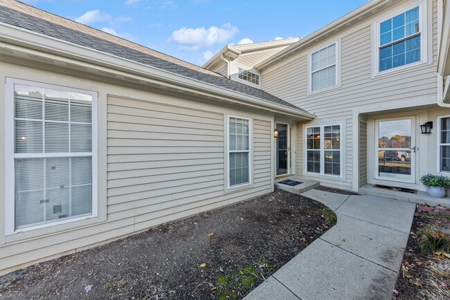 Building Photo - 36119 N New Bridge Ct