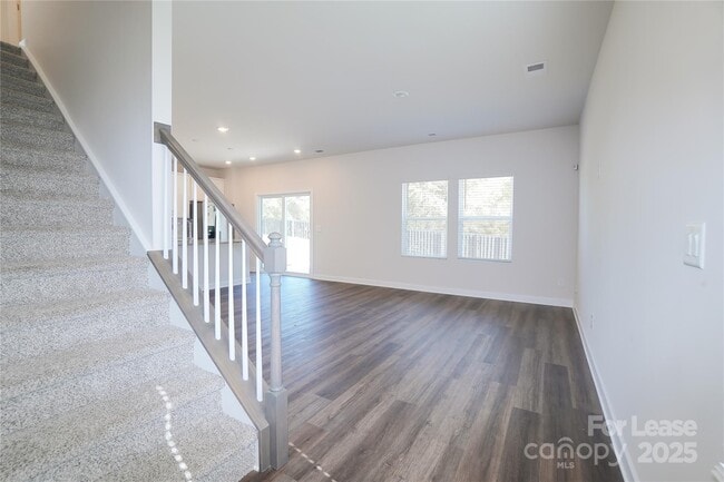 Building Photo - 221 Arden Dr