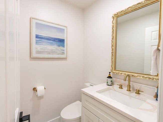 Building Photo - 1123 SW Oak Hollow Ct