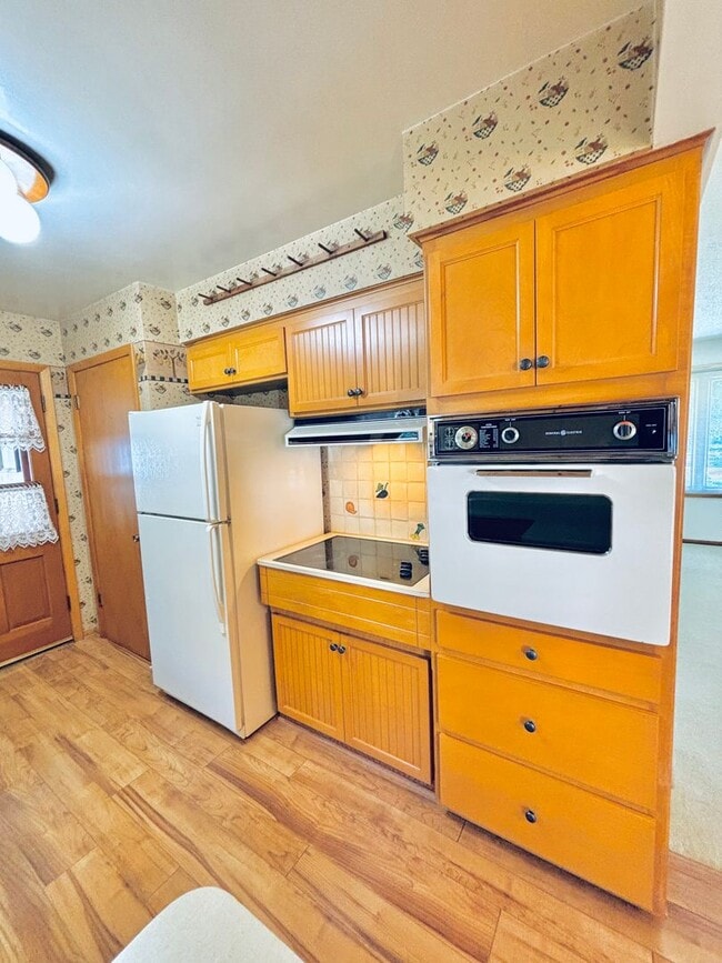 Building Photo - Sprawling 3bedroom 2bath Home in Roseville...
